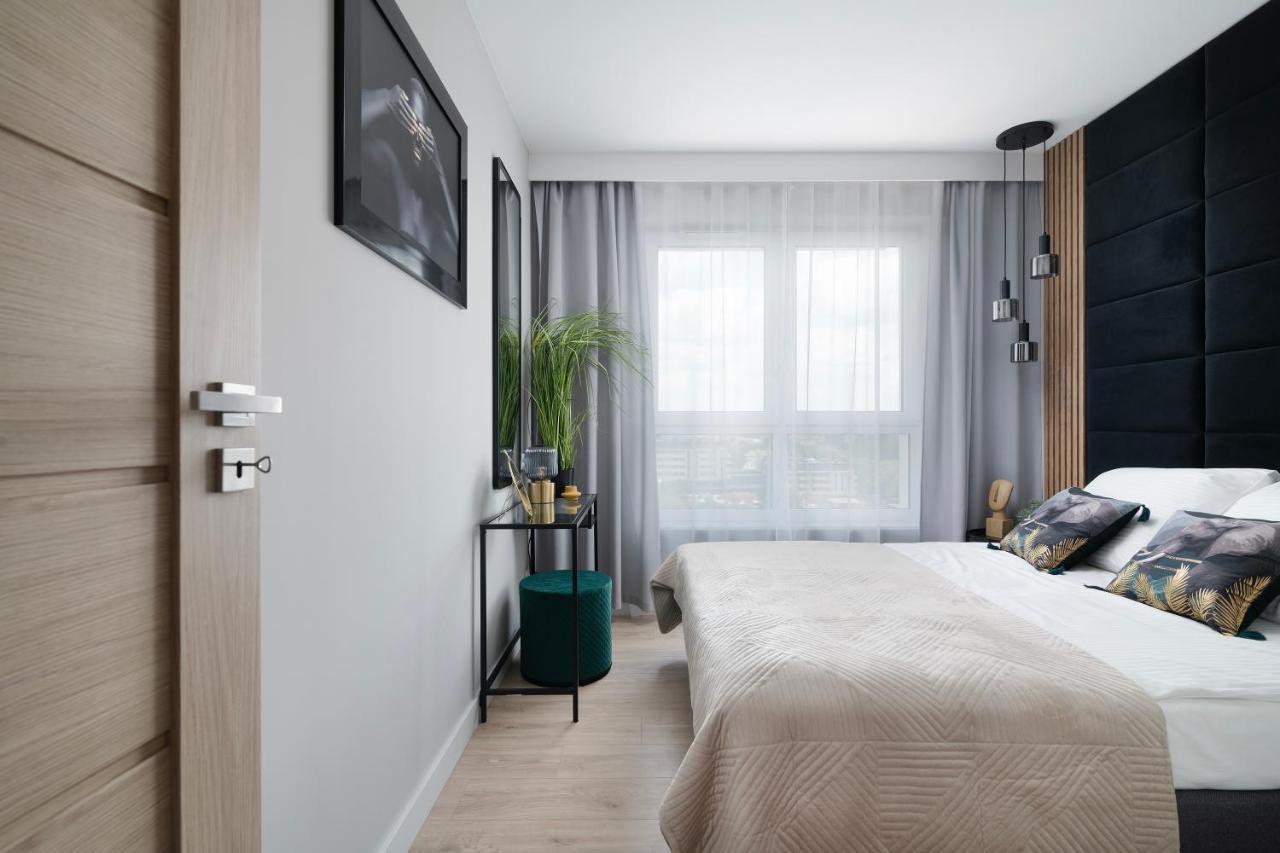 Easy Rent - Kompozytorow Polskich 7/51 *